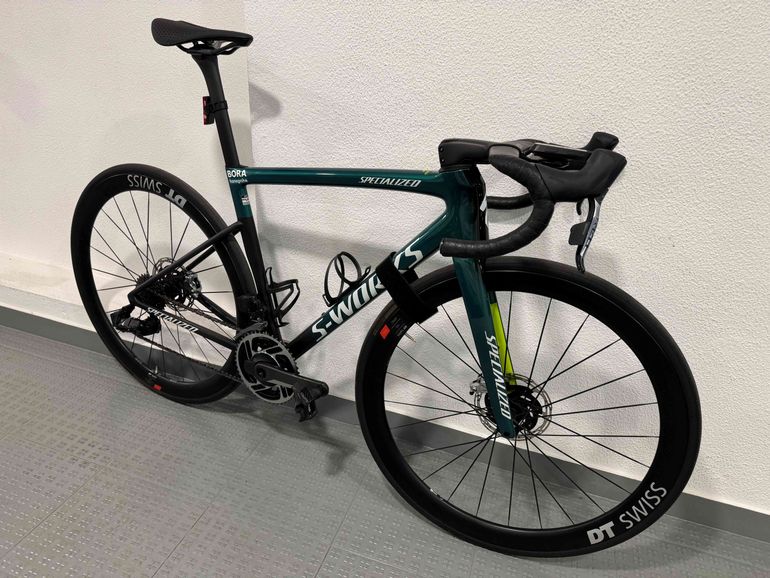 Used Specialized S-Works Tarmac SL8 - SRAM Red eTap AXS 2024 2024 Road & Gravel, Green — image 1 of 15