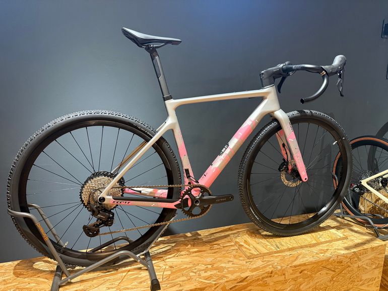 Used Scott Addict Gravel 30 2026 Road & Gravel, Light Gray — image 2 of 7