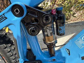 Used Pivot SHUTTLE AM Pro X0 Eagle Transmission 2024 2024 Mountainbike, Blue, 29 — image 13 of 15