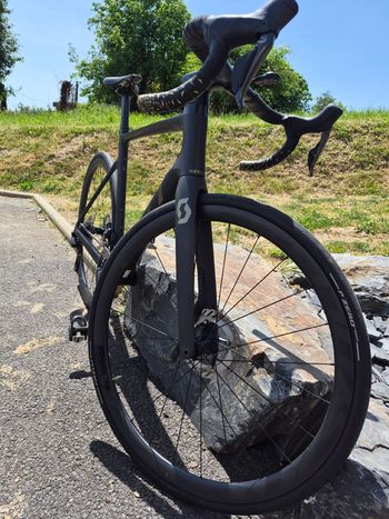 Used Scott Addict RC 15 2022 2022 Road & Gravel — image 10 of 22