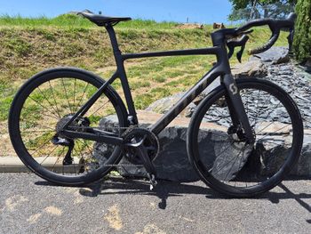 Used Scott Addict RC 15 2022 2022 Route & Gravel