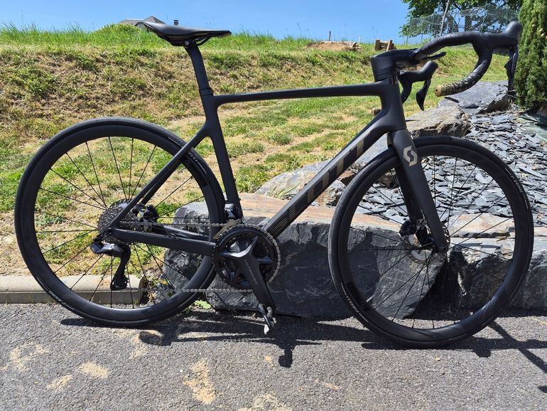 Used Scott Addict RC 15 2022 2022 Road & Gravel — image 1 of 22