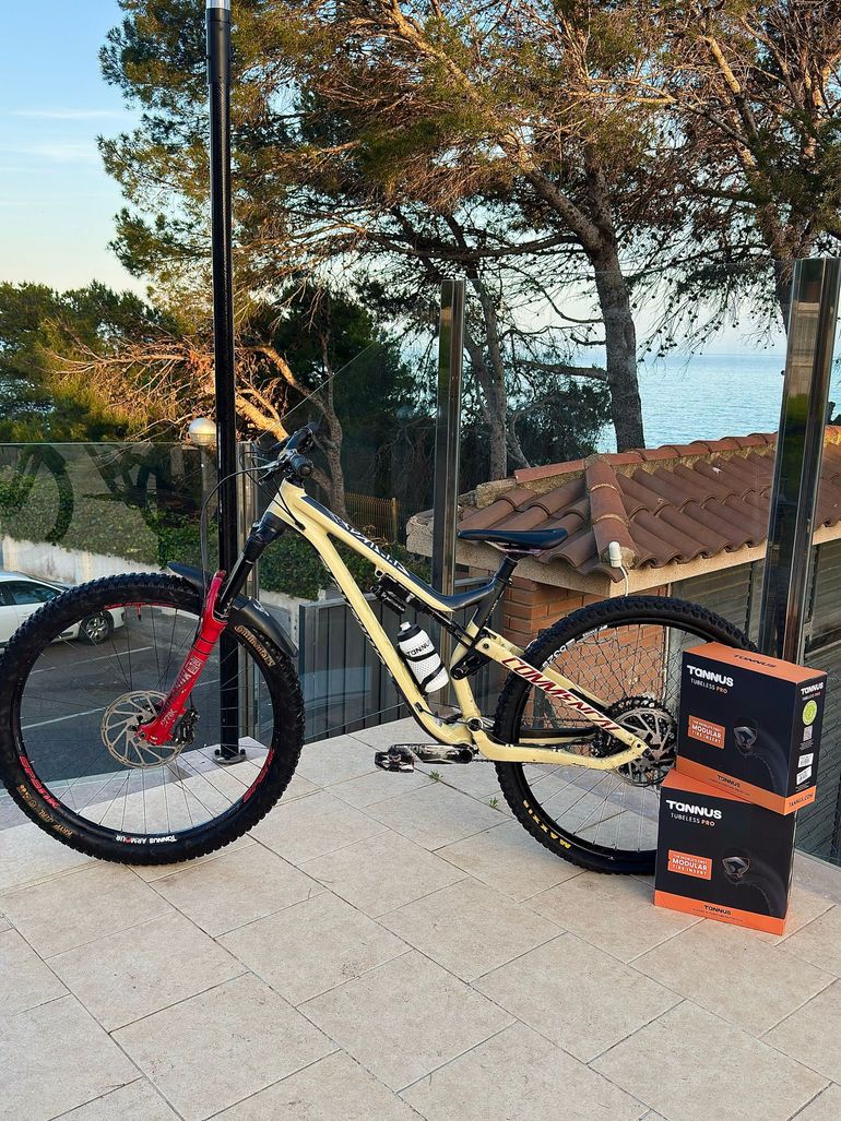 Used Commencal META AM 29 SRAM EDITION 2019 2019 Mountainbike — image 1 of 3