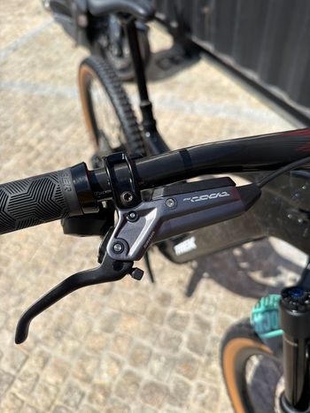 Used Trek FUEL EXe 9.8 GX AXS T-Type 2025 2025 Mountainbike, Black, 29 — image 5 of 12