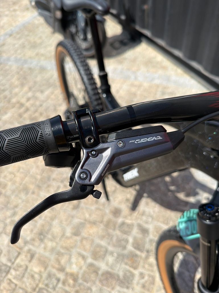 Used Trek FUEL EXe 9.8 GX AXS T-Type 2025 2025 Mountainbike, Black, 29 — image 5 of 12