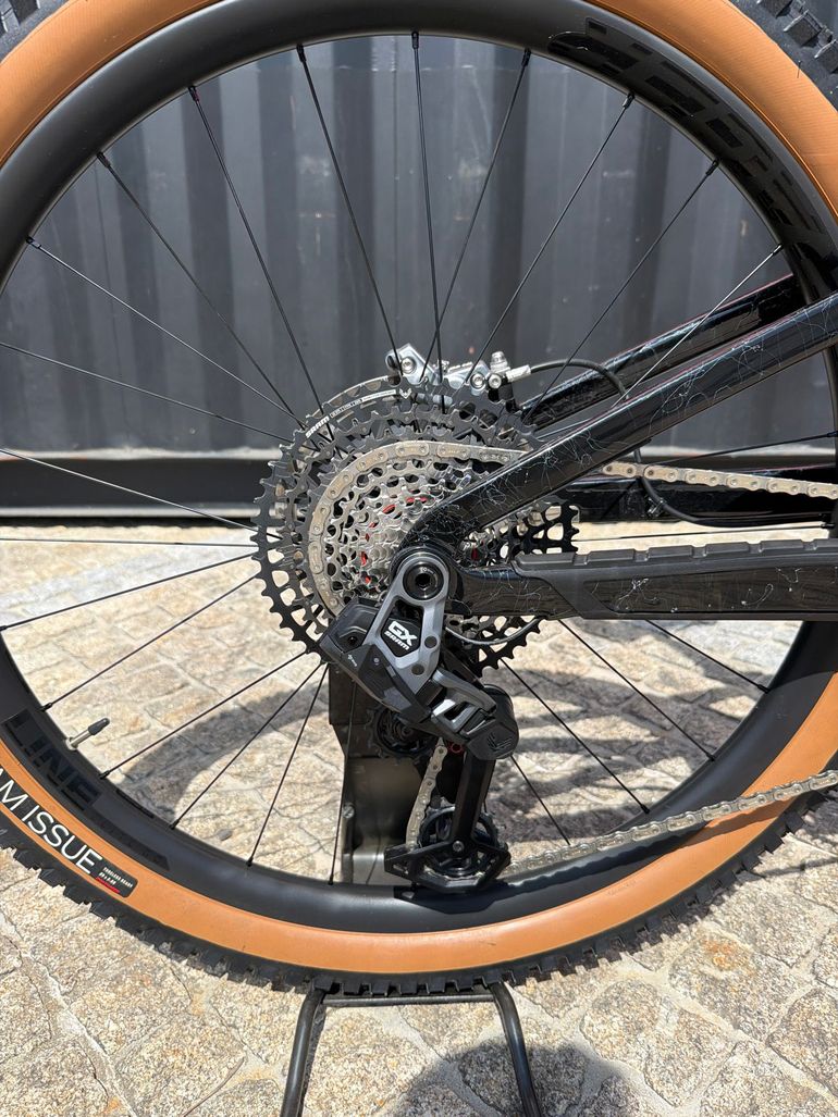 Used Trek FUEL EXe 9.8 GX AXS T-Type 2025 2025 Mountainbike, Black, 29 — image 2 of 12