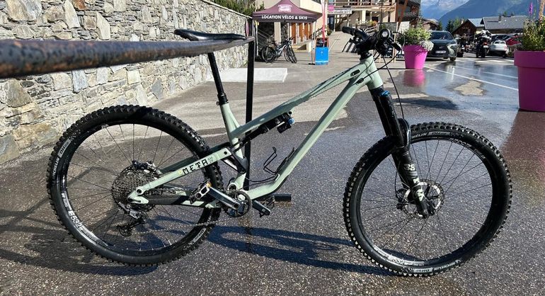 Used Commencal Commencal Meta AM 29 Essential 2022 Mountainbike — image 3 of 4