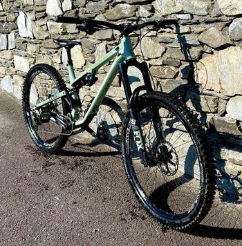 Used Commencal Commencal Meta AM 29 Essential 2022 Mountainbike — image 2 of 4