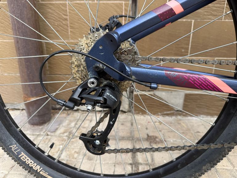 Used ROCKRIDER Women's 27.5" Mountain Bike ST 120 - Navy 2021 2021 Mountainbike, Viola — image 5 of 7