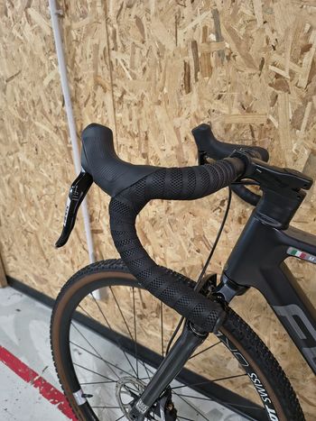 Used Focus ATLAS 8.8 APEX 2025 2025 Road & Gravel, Nero — image 7 of 11