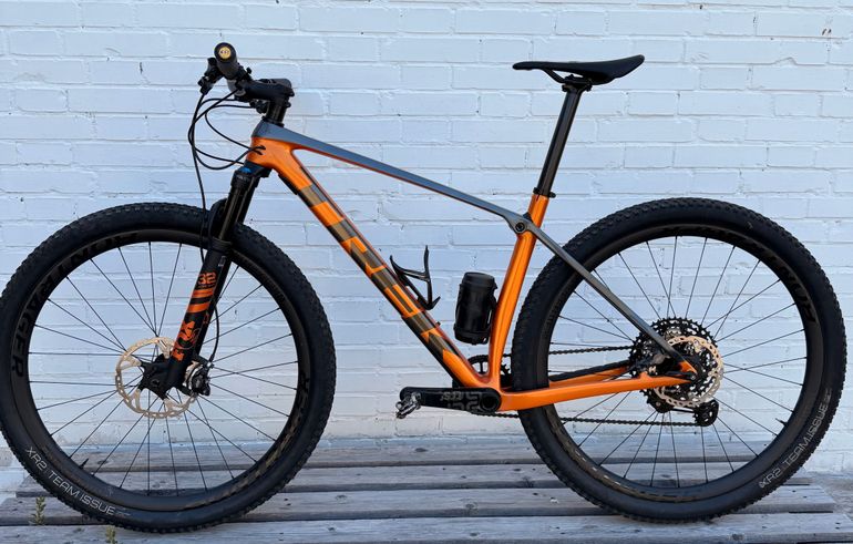 Used Trek Procaliber 9.8 2023 2023 Mountainbike, Orange, 29 — image 5 of 5