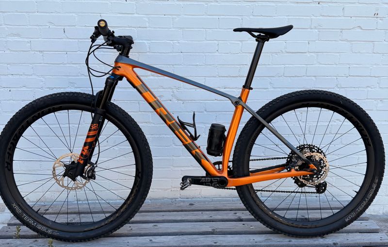 Used Trek Procaliber 9.8 2023 2023 Mountainbike, Orange, 29 — image 5 of 5