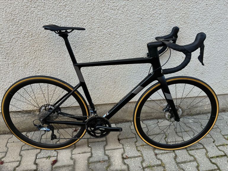 Used Cannondale SuperSix EVO Shimano Ultegra 2019 Road & Gravel — image 1 of 8