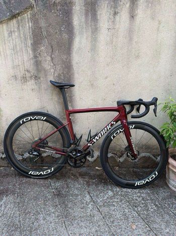Used Specialized S-Works Tarmac SL8 - Shimano Dura-Ace Di2 2024 2024 Road & Gravel, Red — image 4 of 10