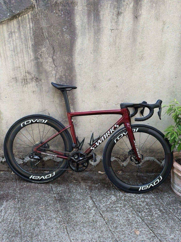 Used Specialized S-Works Tarmac SL8 - Shimano Dura-Ace Di2 2024 2024 Road & Gravel, Red — image 4 of 10