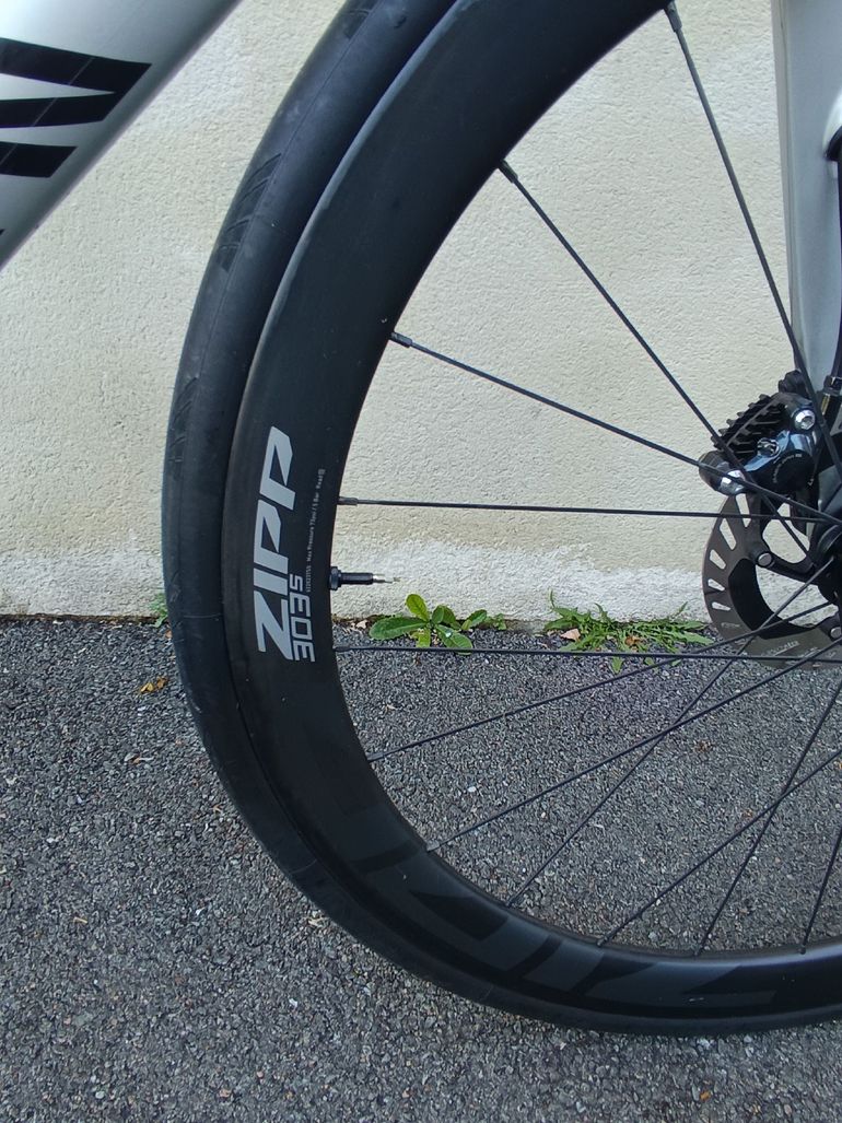 Used Canyon Aeroad CF SL Disc 8.0 Di2 2020 2020 Road & Gravel, Gris claro — image 3 of 7