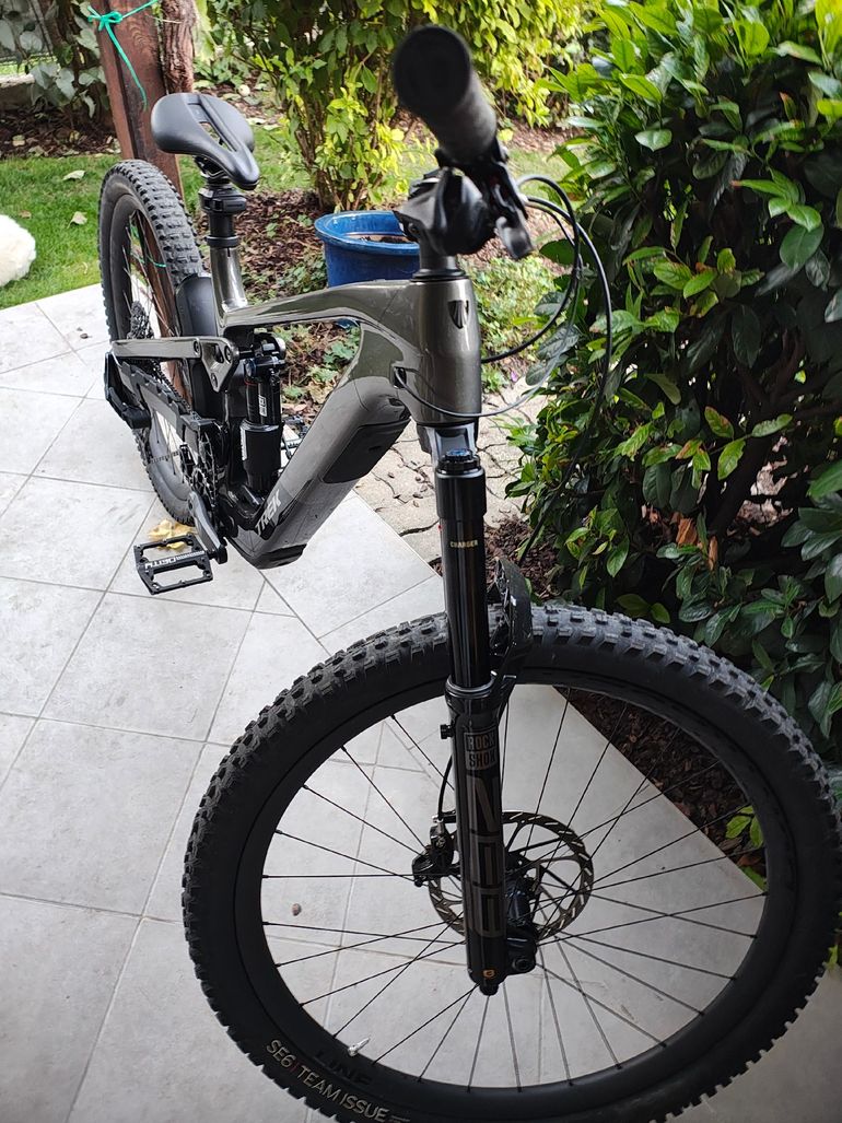 Used Trek Slash+ 9.9 X0 AXS T-Type 2025 2025 Mountainbike, Black, 27.5, 29 — image 3 of 5