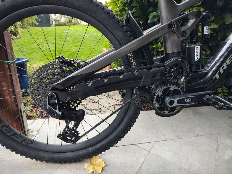 Used Trek Slash+ 9.9 X0 AXS T-Type 2025 2025 Mountainbike, Black, 27.5, 29 — image 4 of 5