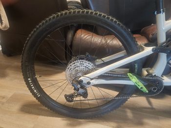 Used Specialized Stumpjumper Shimano Deore XT 2025 Mountainbike, White — image 3 of 7