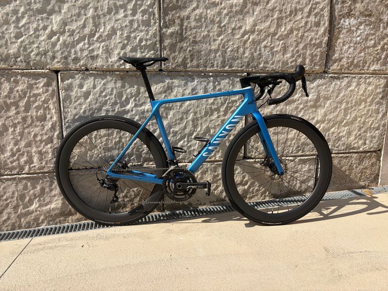 Used Canyon Ultimate CF SL Disc 7.0 2020 2020 Road & Gravel, Azul — image 1 of 8