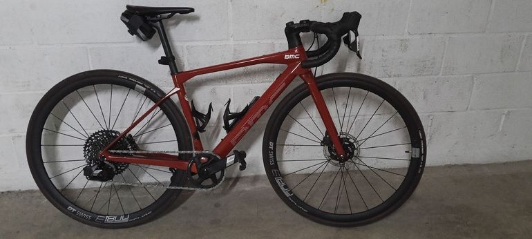 Used BMC BMC Custom SRAM Apex 2021 Road & Gravel, Red — image 1 of 3