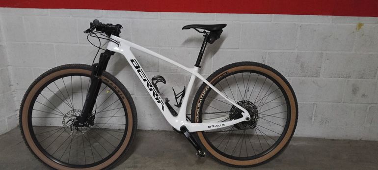 Used Berria BRAVO 6 2021 2021 Mountainbike, White, 29 — image 2 of 10