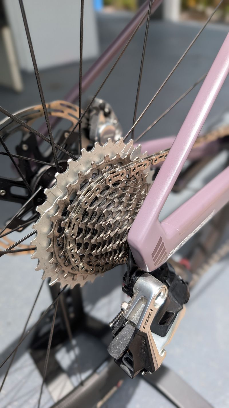 Used BMC Roadmachine 01 ONE 2024 2024 Road & Gravel, Purple — image 5 of 7