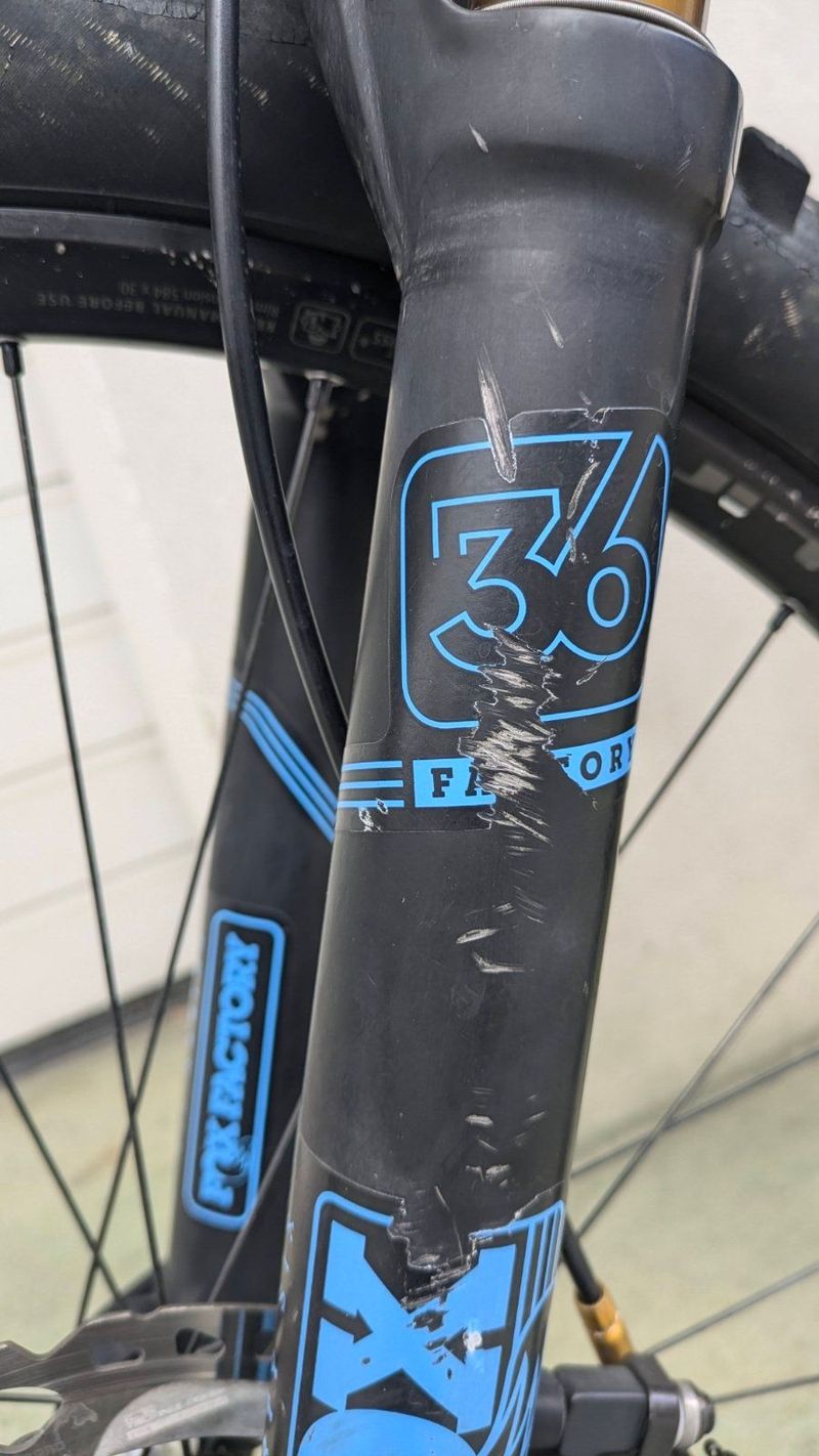 Käytetty Pivot Firebird Pro XT/XTR 2019 2019 Mountainbike — kuva 18 / 25