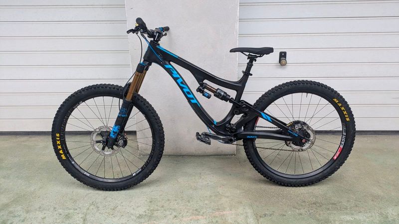 Käytetty Pivot Firebird Pro XT/XTR 2019 2019 Mountainbike — kuva 1 / 25