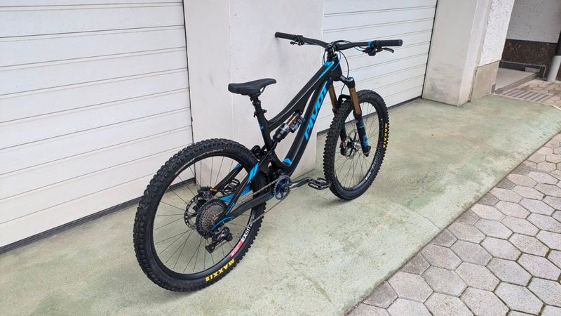 Käytetty Pivot Firebird Pro XT/XTR 2019 2019 Mountainbike — kuva 2 / 25