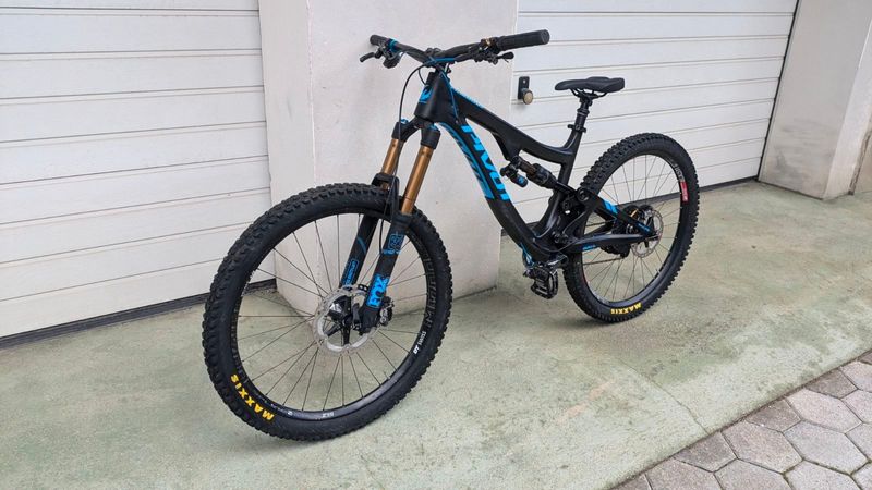 Käytetty Pivot Firebird Pro XT/XTR 2019 2019 Mountainbike — kuva 19 / 25