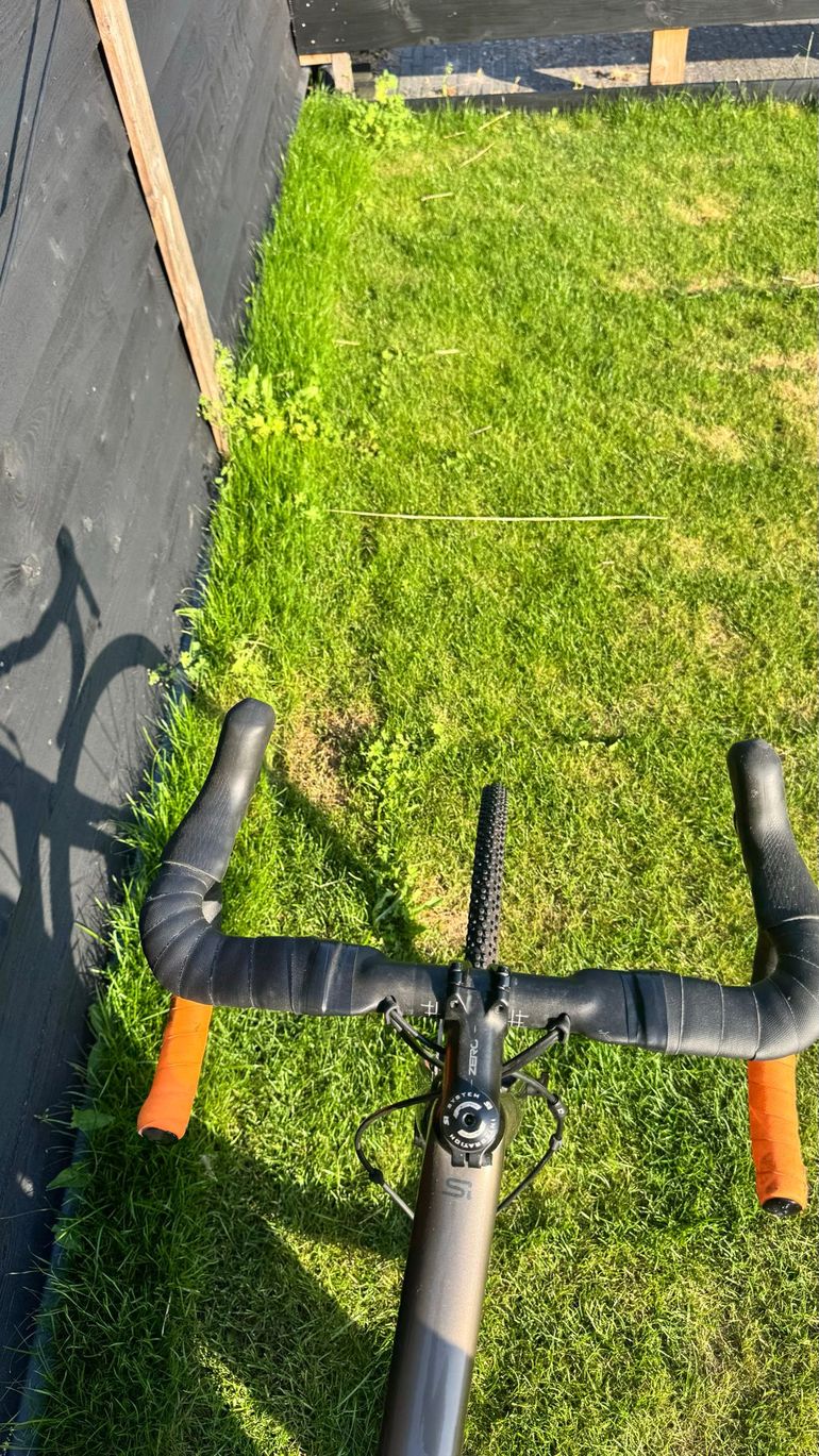 Used Cannondale Synapse Carbon Disc 105 2019 2019 Road & Gravel, Light Gray — image 5 of 7