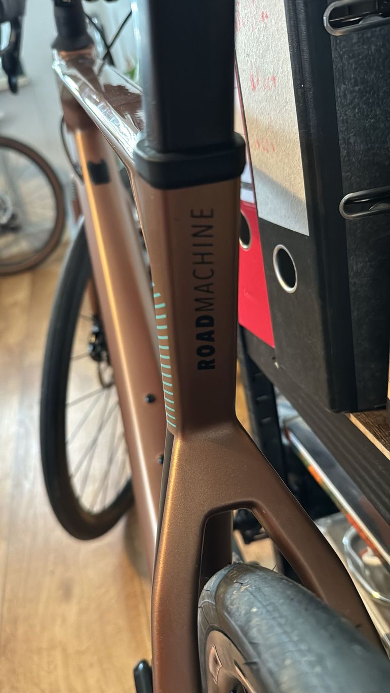 Used BMC Roadmachine FOUR 2023 2023 Road & Gravel, Orange — image 5 of 6