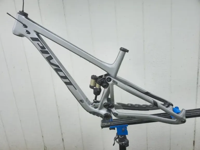 Used Pivot TRAIL 429 Pro X0 Eagle Transmission w/ Carbon Wheels 2024 Frameset 2024 Mountainbike, Light Gray, 29 — image 2 of 14