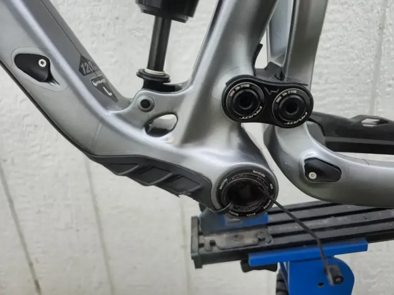Used Pivot TRAIL 429 Pro X0 Eagle Transmission w/ Carbon Wheels 2024 Frameset 2024 Mountainbike, Light Gray, 29 — image 11 of 14