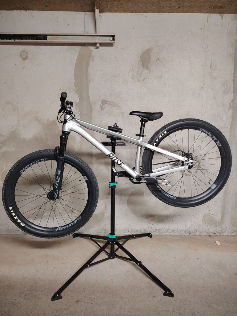 Used Rose THE BRUCE 2 2023 2023 Mountainbike, Grigio chiaro — image 1 of 18