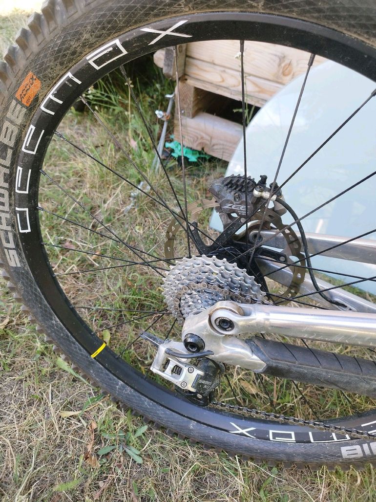 Used Commencal FURIOUS ESSENTIAL 2021 2021 Mountainbike — image 12 of 12