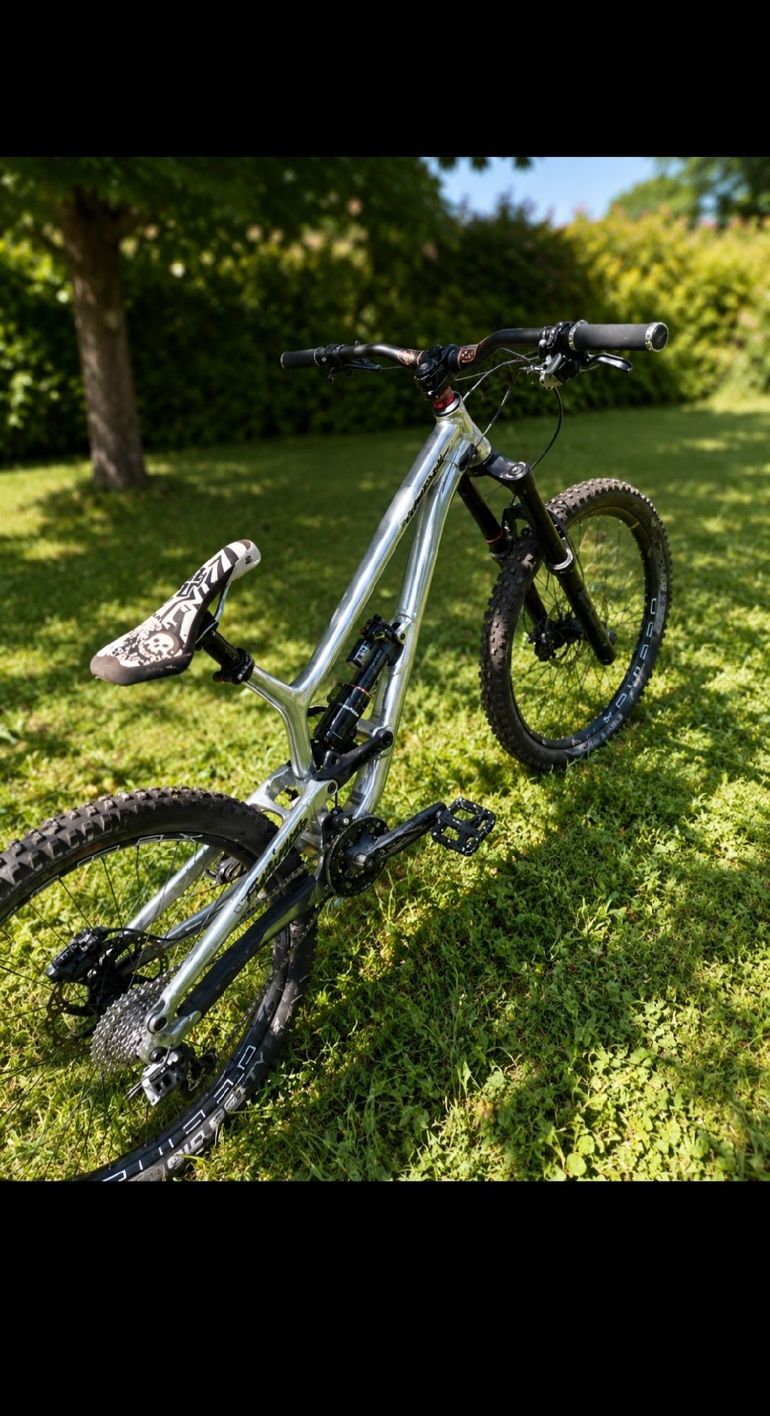 Used Commencal FURIOUS ESSENTIAL 2021 2021 Mountainbike, Light Gray, 27.5 — image 2 of 8