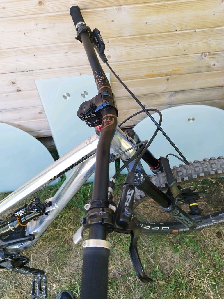 Used Commencal FURIOUS ESSENTIAL 2021 2021 Mountainbike, Light Gray, 27.5 — image 5 of 8