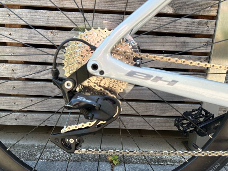 Used BH Bikes BH Bikes Custom Shimano 105 2024 Road & Gravel, Gris claro — image 11 of 14