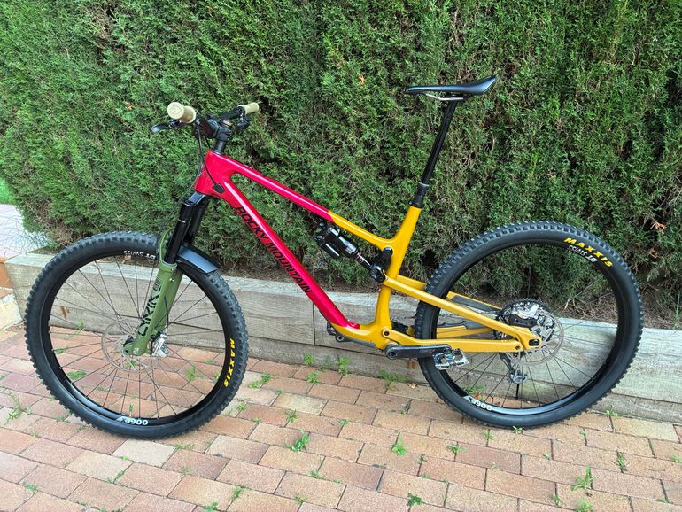 Used Rocky Mountain Instinct Carbon 50 2022 2022 Mountainbike, Red, 27.5, 29 — image 2 of 11