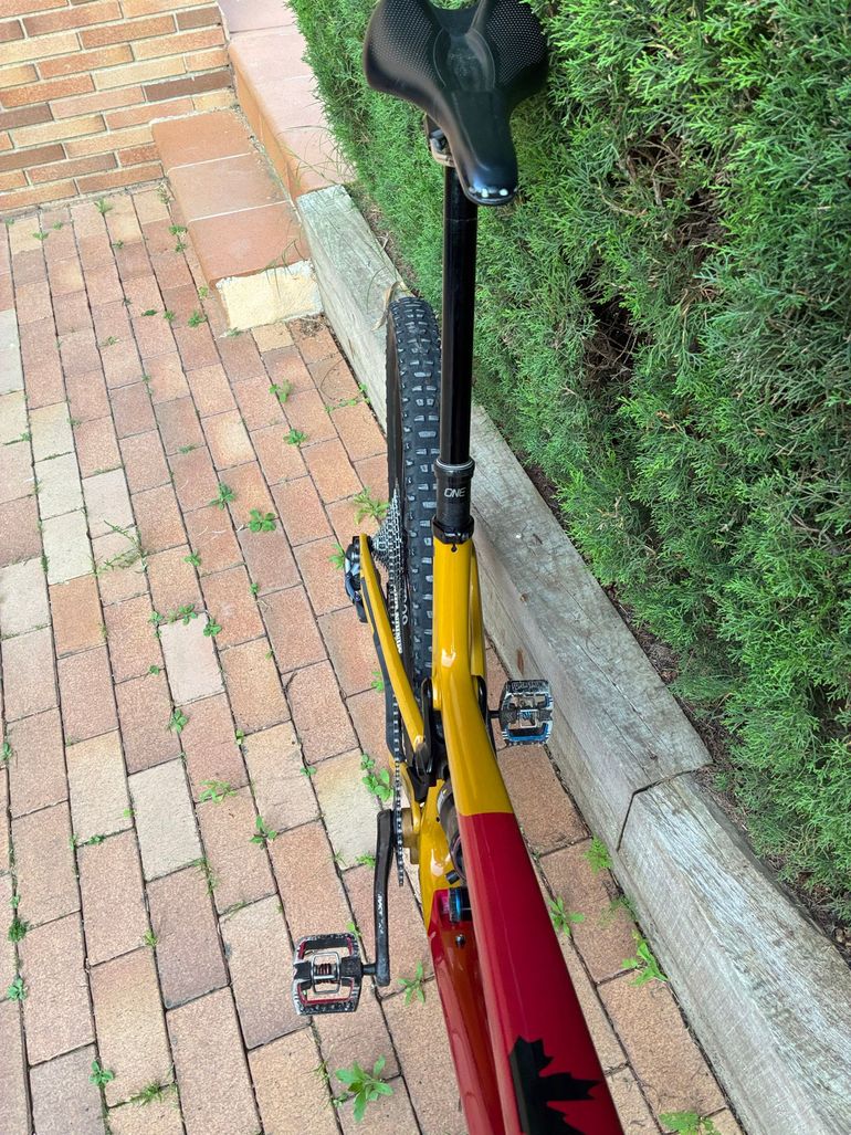 Used Rocky Mountain Instinct Carbon 50 2022 2022 Mountainbike, Red, 27.5, 29 — image 9 of 11