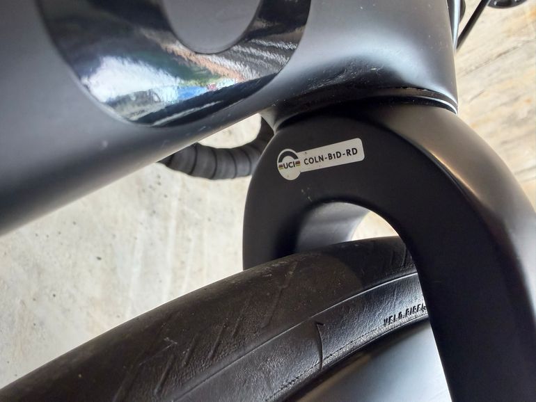 Used Colnago V3 Disc 105 Bike 2024 2024 Road & Gravel, Black — image 9 of 14