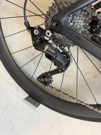 Used Colnago V3 Disc 105 Bike 2024 2024 Road & Gravel, Black — image 4 of 14