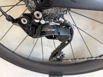 Used Colnago V3 Disc 105 Bike 2024 2024 Road & Gravel, Black — image 3 of 14