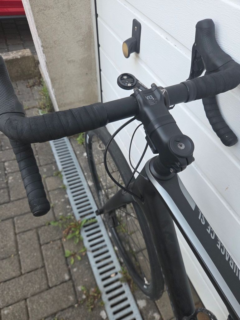 Used Canyon Endurace CF SL Disc 8.0 Di2 2018 2018 Road & Gravel, Black — image 2 of 4