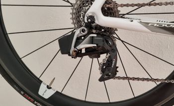 Used Giant Propel Advanced SL 0-RED eTap 2017 2017 Road & Gravel, White — image 4 of 4