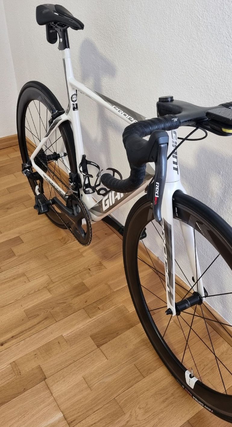 Used Giant Propel Advanced SL 0-RED eTap 2017 2017 Road & Gravel, White — image 2 of 4