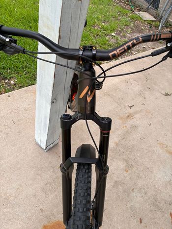 Used Norco Norco Range 2022 Mountainbike, Orange — image 3 of 6