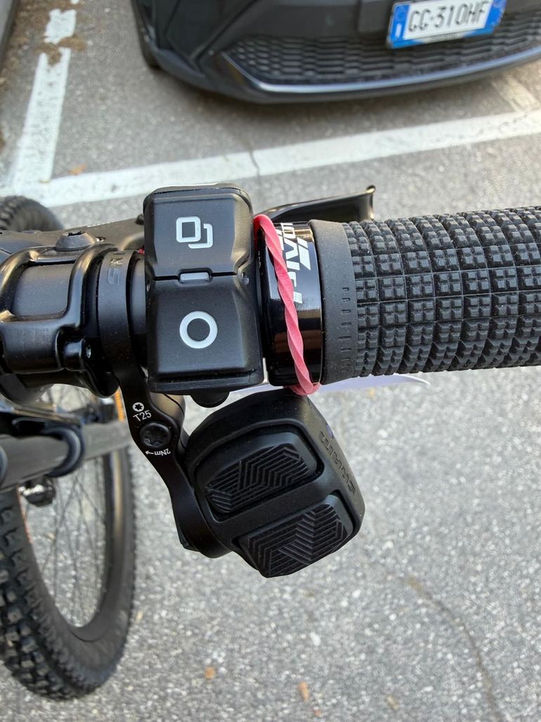 Used Pivot SHUTTLE AMp'd PRO 2027 Taglia XL AVINOX M2s 800wh 2027 Mountainbike, Black — image 14 of 15